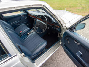 Image 9/32 de Mercedes-Benz 280 SE (1975)