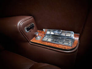Image 71/99 of Rolls-Royce Corniche I (1979)