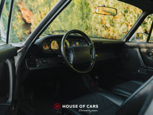 Image 30/51 of Porsche 911 Carrera 2 (1992)