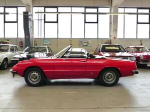 Immagine 18/32 di Alfa Romeo Spider 1600 Junior (1975)