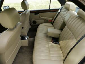 Image 9/13 of Jaguar XJ 6 4.2 (1985)