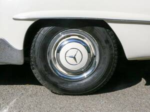 Image 36/50 of Mercedes-Benz 190 SL (1960)