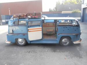 Image 9/20 of Volkswagen T2b Kombi (1973)