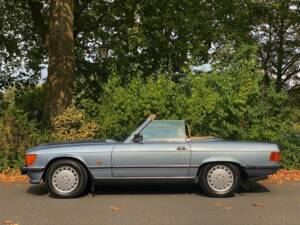 Image 9/50 de Mercedes-Benz 500 SL (1989)