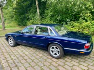 Bild 2/19 von Jaguar XJ 8 Sovereign (2000)