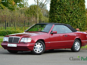 Afbeelding 5/50 van Mercedes-Benz E 200 (1995)