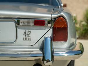 Image 16/50 de Jaguar XJ 6 4.2 (1970)