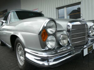 Image 26/31 of Mercedes-Benz 280 SE 3,5 (1970)