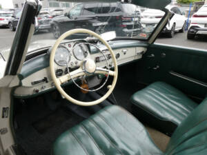 Image 9/29 of Mercedes-Benz 190 SL (1961)