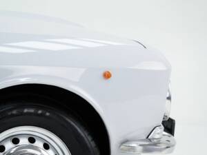 Bild 11/15 von Alfa Romeo Giulia 1300 GT Junior (1971)