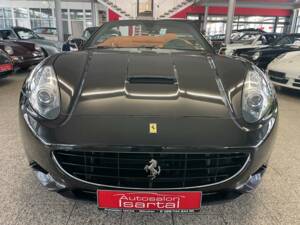 Immagine 2/19 di Ferrari California (2012)