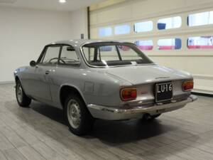 Bild 4/15 von Alfa Romeo Giulia 1600 GT Junior (1972)