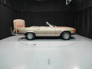 Image 8/15 of Mercedes-Benz 350 SL (1972)