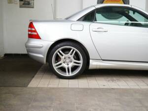 Immagine 47/50 di Mercedes-Benz SLK 32 AMG (2002)