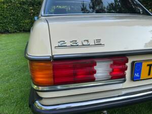 Image 10/23 of Mercedes-Benz 230 E (1981)