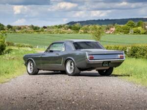 Image 2/22 of Ford Mustang Notchback (1965)
