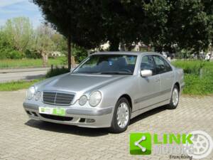 Bild 2/10 von Mercedes-Benz E 270 CDI (2000)