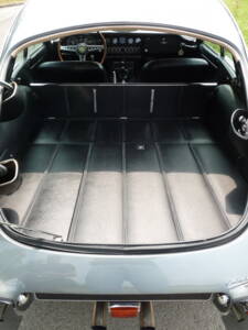 Image 14/22 de Jaguar E-Type (1968)