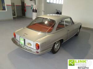 Image 4/10 of Alfa Romeo 2000 Sprint (1961)