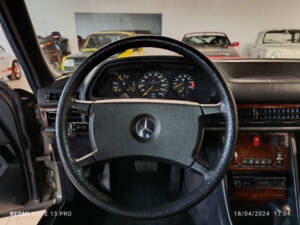 Image 22/27 of Mercedes-Benz 500 SEL (1986)