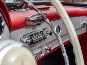 Image 15/30 of Mercedes-Benz 190 SL (1961)