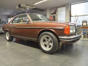 Image 3/10 of Mercedes-Benz 280 CE (1979)