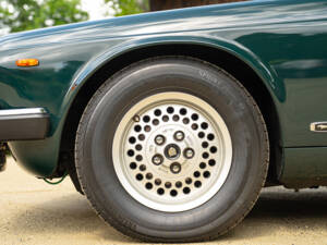 Image 37/100 de Jaguar XJ 12 (1991)