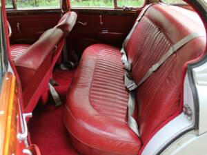 Image 15/18 of Jaguar Mk II 3.4 (1961)