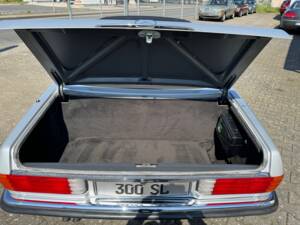 Image 26/72 of Mercedes-Benz 300 SL (1988)