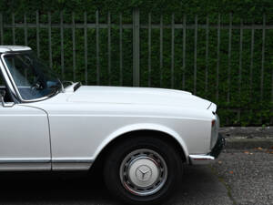 Image 18/38 of Mercedes-Benz 280 SL (1968)