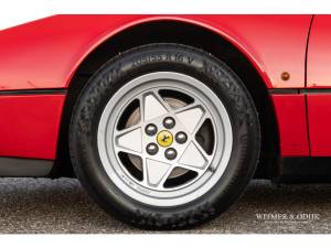 Image 19/35 de Ferrari 328 GTS (1986)