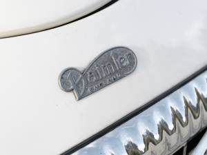 Image 13/31 of Daimler SP 250 (1961)