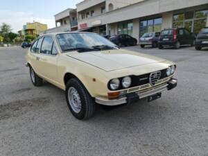 Immagine 2/35 di Alfa Romeo Alfetta GTV 2.0 (1979)