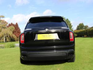 Image 29/100 of Rolls-Royce Cullinan Black Badge (2021)