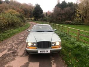 Image 16/22 of Bentley Continental R (1995)