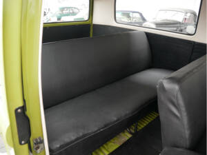 Immagine 13/21 di Volkswagen T2b Deluxe (1975)