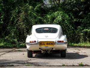 Image 22/33 of Jaguar E-Type (2+2) (1968)