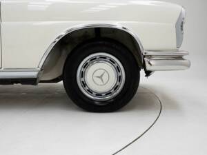 Image 10/15 of Mercedes-Benz 280 SE (1968)