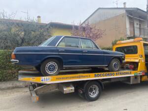 Image 8/18 de Mercedes-Benz 220 D (1968)