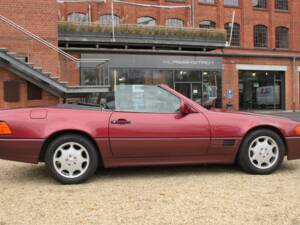 Afbeelding 5/24 van Mercedes-Benz 500 SL (1991)