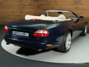 Image 16/19 of Jaguar XK8 4.0 (1998)
