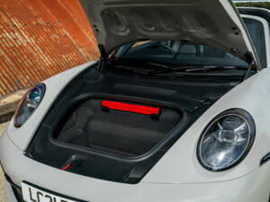 Image 24/33 de Porsche 911 Targa 4S (2021)