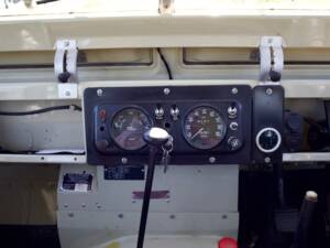 Image 13/14 of Land Rover 109 (1971)