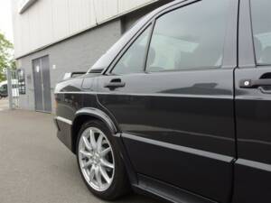Immagine 21/98 di Mercedes-Benz 190 E 2.3-16 (1985)