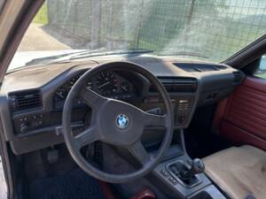 Image 7/14 of BMW 320i (1987)