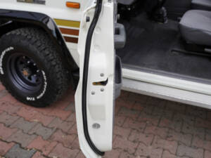 Immagine 48/50 di Toyota Land Cruiser 2.4 LX Turbo (1992)