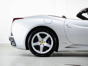 Bild 39/48 von Ferrari California (2010)