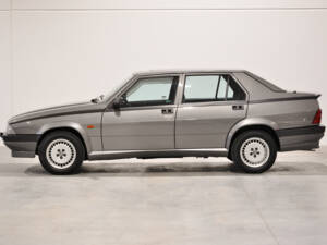 Bild 8/34 von Alfa Romeo 75 2.0 Twin Spark (1991)