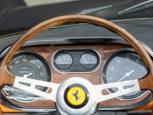Image 19/24 of Ferrari 275 GTS (1965)