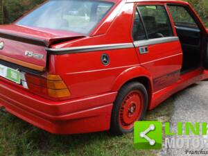 Image 10/10 de Alfa Romeo 75 1.8 Turbo Evoluzione (1992)